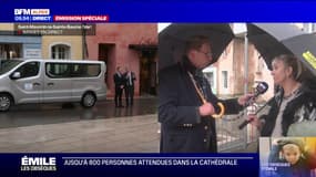 "Ça nous touche": le témoignage d'une mère et sa fille venues rendre hommage au petit Émile