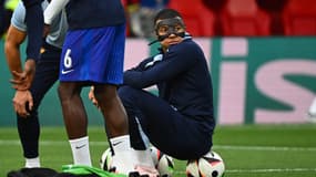 Kylian Mbappé à l'échauffement lors de Pays-Bas-France, le 21 juin 2024.