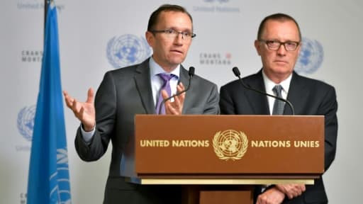 L'émissaire spécial de l'ONU,E spen Barth Eide (g) et le secrétaire général adjoint de l'ONU aux affaires politiques, Jeffrey Feltman, le 28 juin 2017 à Crans-Montana, en Suisse