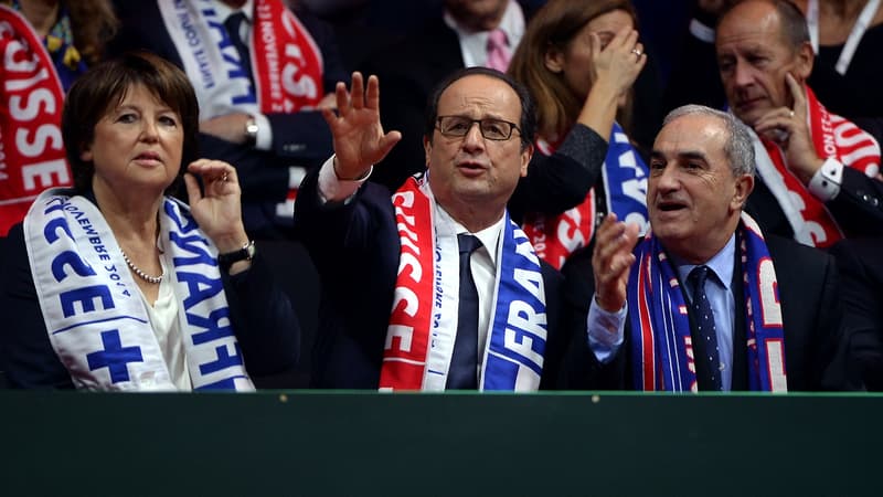 Martine Aubry avec Françis Hollande et le président de la Fédération française de tennis Jean Gachassin à LIlle pour la finale de la Coupe Davis en novembre 2014