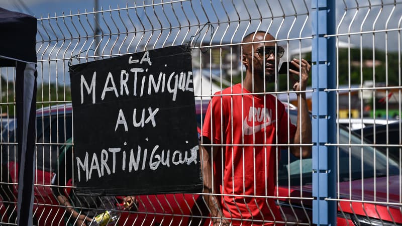 Un partisan du RPPRAC lors d’un rassemblement de discussions pour lutter contre la vie chère, à Fort-de-France, sur l’île française de la Martinique, dans les Caraïbes. Le 19 octobre 2024. (Photo d'illustration)