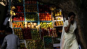 Le conseil municipal d'un village de l'Etat de Bihar dans l'est de l'Inde a interdit aux femmes l'usage du téléphone portable. Il estime que cette pratique dégrade l'atmosphère sociale en favorisant les aventures amoureuses. /Photo d'archives/REUTERS/Arko