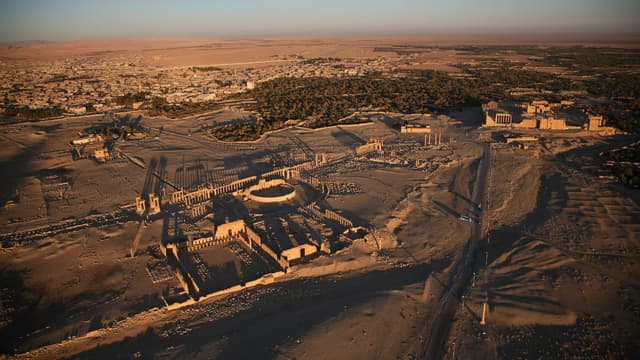 Vue aérienne d'une partie de la cité antique de Palmyre, en Syrie, prise avant les combats le 13 janvier 2009.