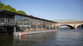 Le musée flottant est arrivé à Paris ce lundi 5 juin au pied du quai de Bercy. 