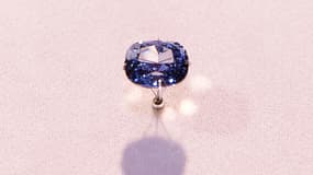 Le diamant "Blue Moon" est considéré comme historique pour sa pureté et sa couleur intense.