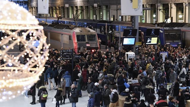 Des usagers de la SNCF en gare de Lyon à Paris le 12 décembre dernier, en plein jour de grève contre la réforme des retraites.