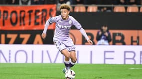Eliesse Ben Seghir avec l'AS Monaco face à Lorient en 2023.