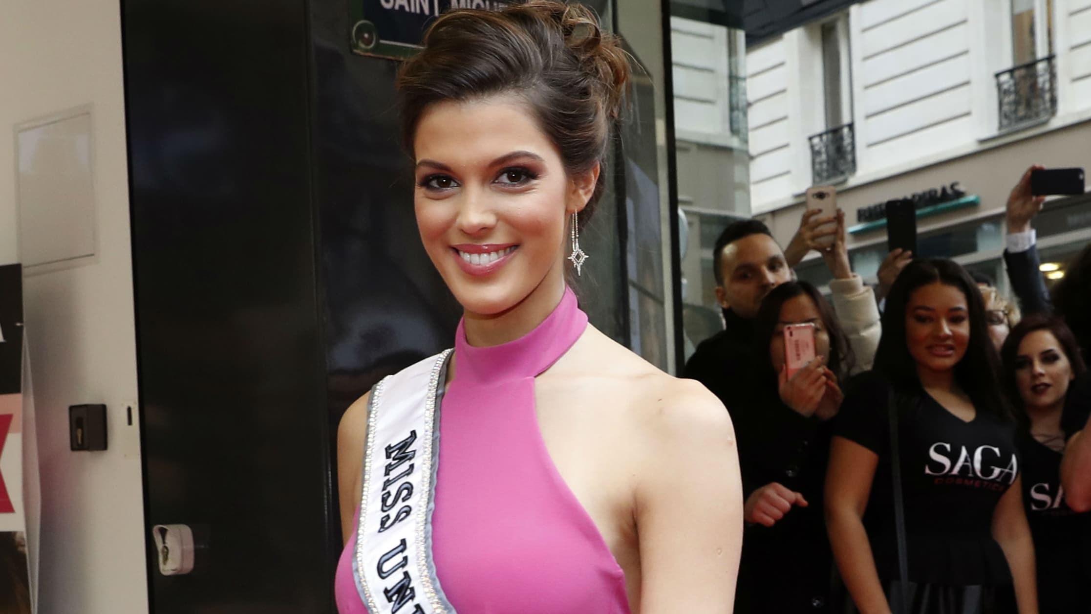 Iris Mittenaere, Miss Univers, à Paris le 17 mars 2016 Iris Mittenaere, Miss Univers, à Paris le 17 mars 2016