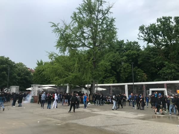 Les supporters marseillais dans la fan zone de Bergame, le 9 mai 2024