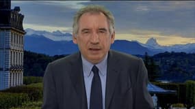 Attouchements suspectés dans un collège: Bayrou veut interdire les portables à l’école