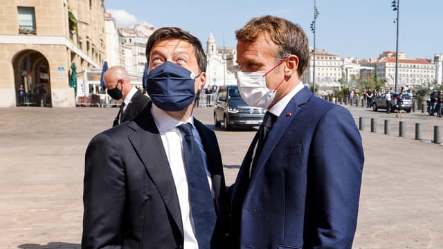 Emmanuel Macron (à droite) en compagnie du maire de Marseille, Benoit Payan