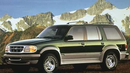 Le Ford Explorer est le troisième véhicule le plus vendu aux Etats-Unis en 1995. Effectivement, en vert bouteille il fait bien moins mal aux yeux. 