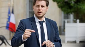 Le député EELV Julien Bayou à la sortie de l'Elysée le 22 juin 2022 à Paris