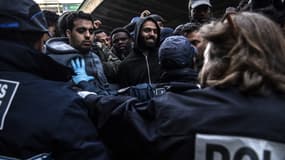 Plus de 300 migrants installés sur un campement très insalubre du nord de Paris ont été évacués vers des structures d'hébergement jeudi matin.