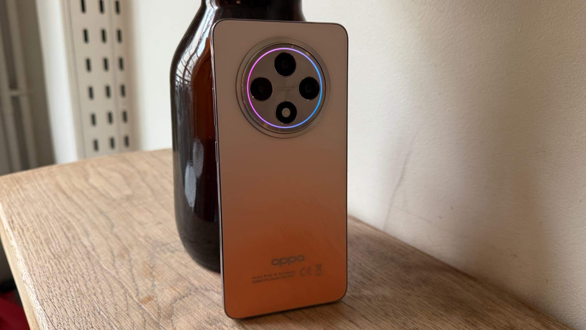 Le Cosmos Ring de l'Oppo Reno 12 FS 5G vous avertit d'une notification