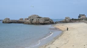 La plage de Trégastel, le 9 mars 2021