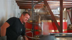 Distillerie Guy est une entreprise spécialisée depuis sa fondation en 1890 dans la macération et la distillation de plantes pour des boissons alcoolisés. 