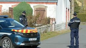 Des gendarmes participent aux recherches pour retrouver la joggeuse de 17 ans portée disparue en Mayenne, le 9 novembre 2021, avant qu'elle ne soit retrouvée dans la soirée. 
