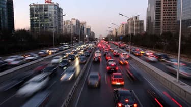 Des automobilistes contractent des mariages blancs à Pékin pour obtenir une plaque d’immatriculation locale, afin de pouvoir circuler dans la capitale.