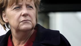 Le gouvernement allemand a choisi la retenue face aux attaques du Parti socialiste français, qui ont fait d'Angela Merkel le bouc émissaire des difficultés économiques de la France, mais Berlin s'inquiète d'un déficit d'autorité de François Hollande. /Pho