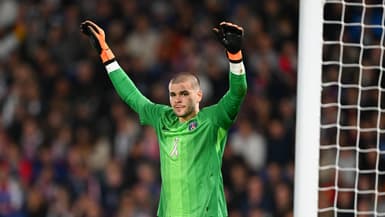 Lucas Chevalier avec le PSG en octobre 2025