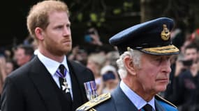 Le roi Charles et le prince Harry lors des obsèques de la reine Elizabeth II le 14 septembre 2022.