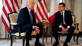 Donald Trump et Emmanuel Macron lors de leur rencontre en marge du sommet de l'OTAN, à Bruxelles, le 25 mai. 