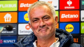 L'entraîneur de Fenerbahce José Mourinho en conférence de presse avant le match de Ligue des champions contre le Slavia Prague le 27 novembre 2024
