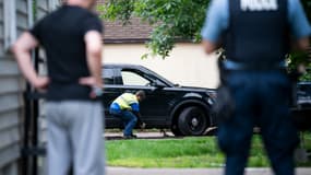 Des centaines de policiers recherchent samedi le suspect du meurtre d'une élue locale du Minnesota, tuée chez elle.
