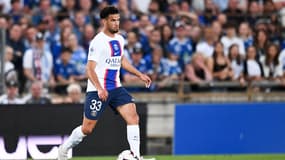 Warren Zaïre-Emery a récemment posé avec un maillot rétro proche de celui qui a inspiré la nouvelle tunique