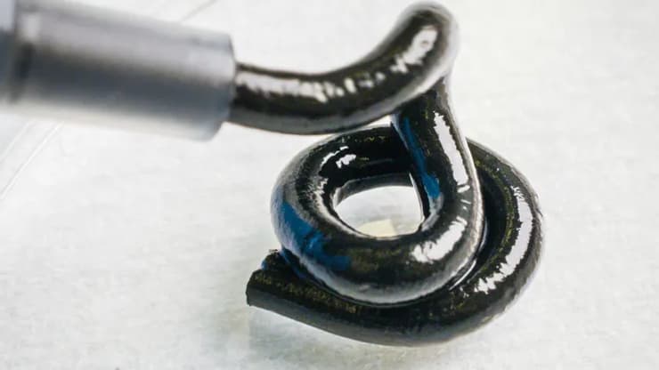 La batterie présente un aspect similaire au dentifrice.