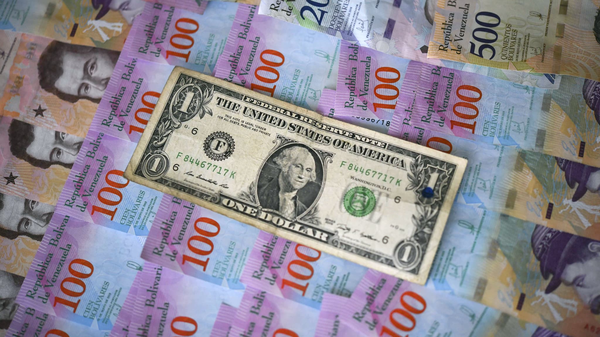 L'INFLATION AU VENEZUELA DEVRAIT ATTEINDRE 254% EN 2025: SON PRÉSIDENT ASSURE POURTANT QUE SES HABITANTS JOUISSENT D'"UN GRAND POUVOIR D'ACHAT"