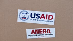 Le logo de l'USAID collé sur un colis humanitaire à destination de Gaza, le 15 août 2014
