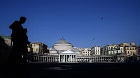 La Piazza del Plebiscito vide à Naples le 23 juillet 2021.