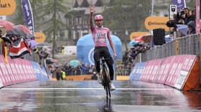 Tadej Pogacar remporte la 16e étape du Giro 2024