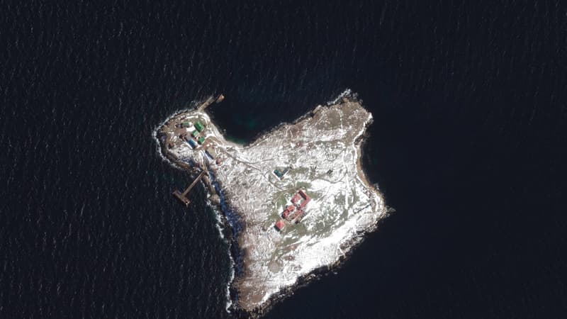 Une vue aérienne de l'île aux Serpents en Ukraine en mars 2022