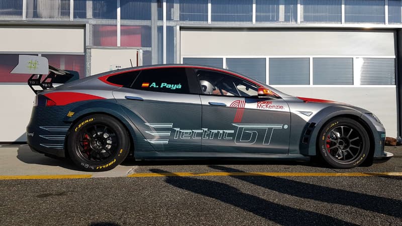 La Tesla Model S préparée pour la compétition en novembre dernier sur le circuit de Pau