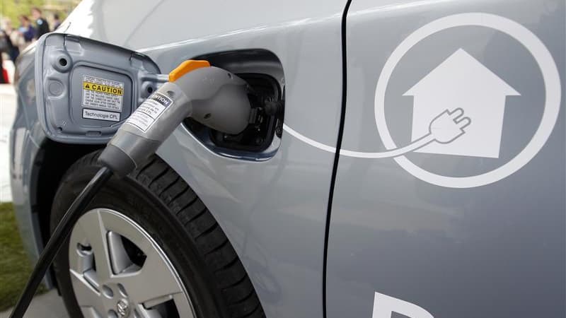 La France mise sur le développement subventionné des véhicules "verts" pour assurer la survie de sa filière automobile mais le plan présenté mercredi par le gouvernement est jugé insuffisant par des analystes, qui lui reprochent de ne pas s'attaquer à la
