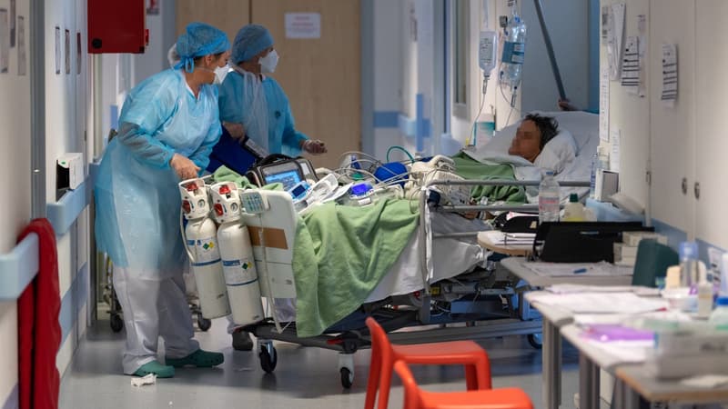 Patient atteint du Covid-19 pris en charge dans un service de réanimation