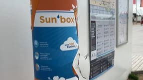 Pour lutter contre la prolifération des cancers de la peau dans la région, la municipalité d' Ouistreham (Calvados) a décidé de mettre sur sa plage des distributeurs de crème solaire en libre-service.