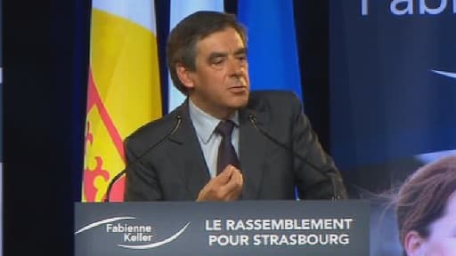 L'ancien premier ministre a mis de côté les problèmes de l'UMP pour attaquer de front François Hollande et le FN.