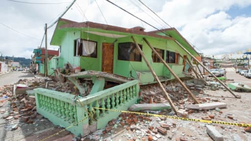 Maisons endommagées par le séisme à Mexico, le 21 septembre 2017, deux jours après le puissant séisme qui a frappé la capitale mexicaine.