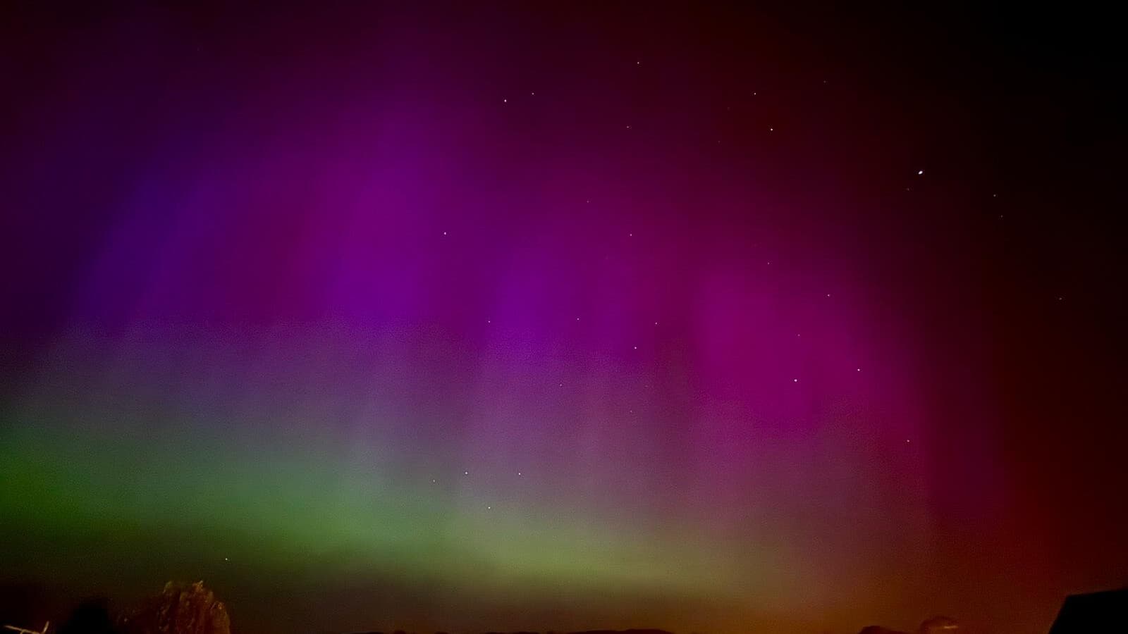 Les images des aurores boréales observées dans le ciel du Val-d'Oise dans la nuit du 10 au 11 mai 2024.