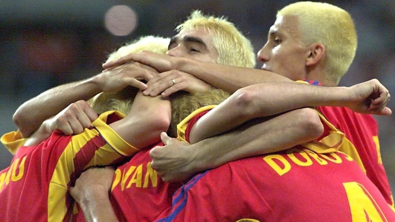 Les joueurs roumains avec les cheveux blonds lors de la Coupe du monde 1998