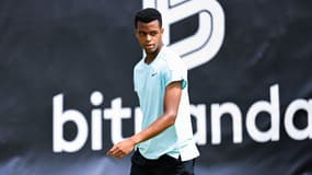 Giovanni Mpetshi Perricard lors des qualifications de l'ATP 250 de Stuttgart contre Vadym Ursu, le 9 juin 2024