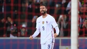 La joie de l'attaquant Olivier Giroud, après avoir marqué le 2e but pour la France face à l'Afrique du sud, lors de leur match amical, le 29 mars 2022 au Stade Pierre-Mauroy à Lille