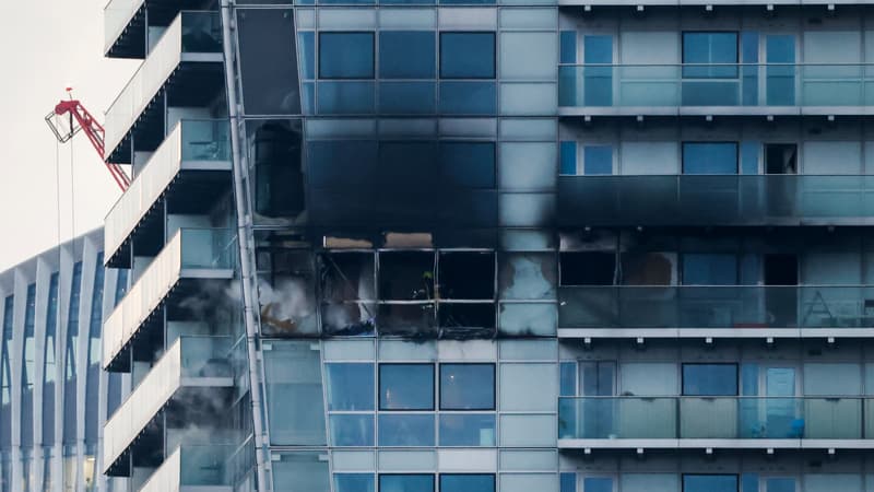 Les dégâts provoqués par l'incendie sur une tour de Londres le 7 mars 2022