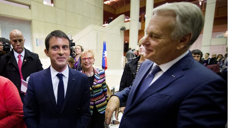 Manuel Valls a appelé lundi soir la gauche à se rassembler face à une droite "qui veut tout abroger", 
