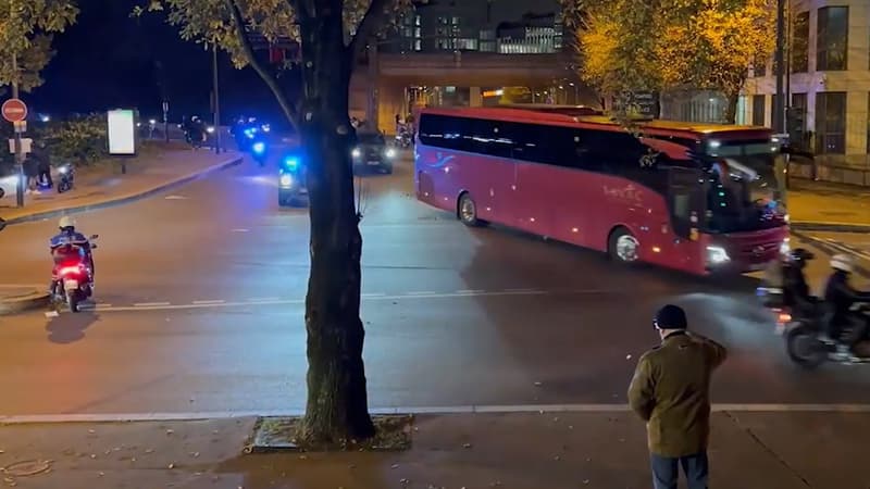 France-Israël: l'impressionnante escorte policière pour l'arrivée du bus israélien au Stade de France