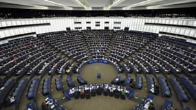 Les membres du Parlement Européen lors d'un vote en session plénière, à Strasbourg, le 28 novembre 2019